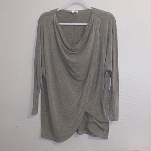 Hailey & Co Grey Long Sleeved Shirt. Size Large.